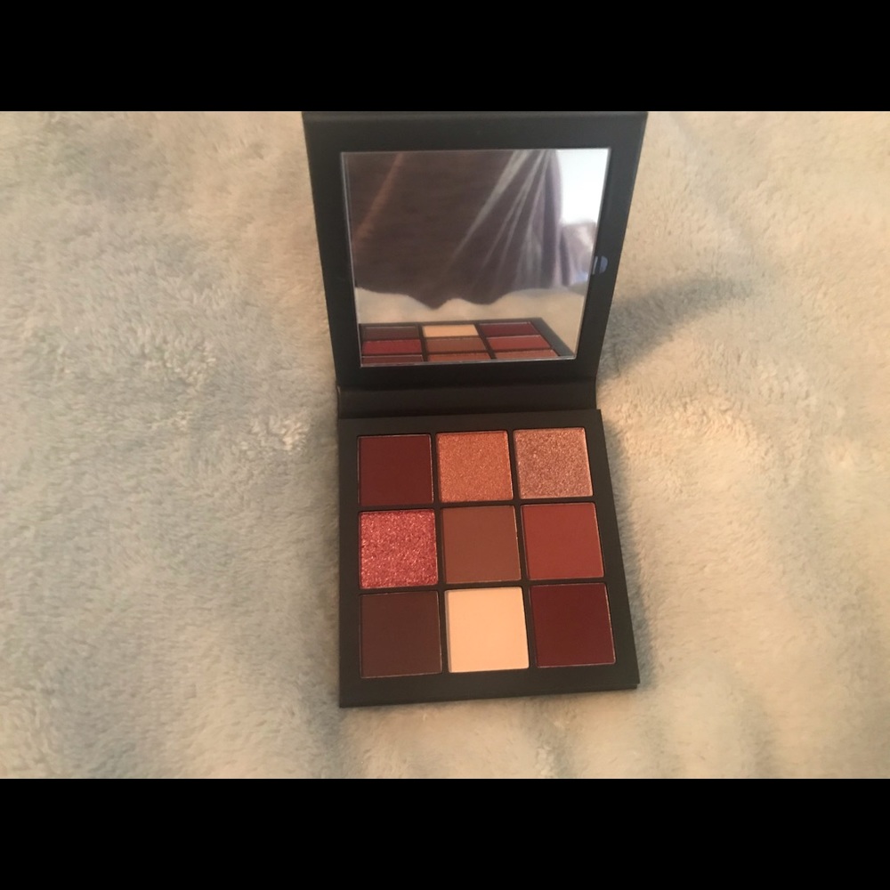 Huda Beauty Mauve Obsessions Eyeshadow Palette